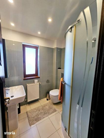 Casă cu 4 camere cu Teren 100 Mp în 1 Decembrie
