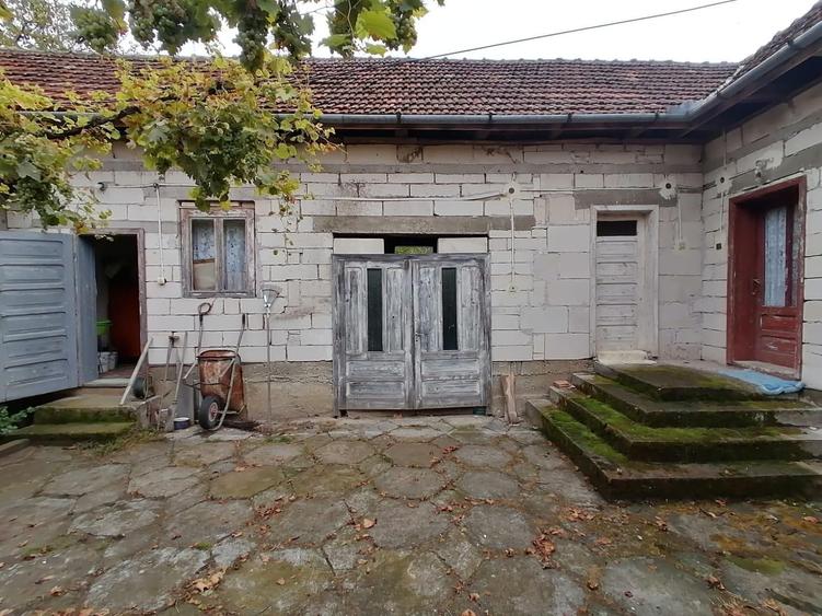 Casă cu 4 camere în Chisindia