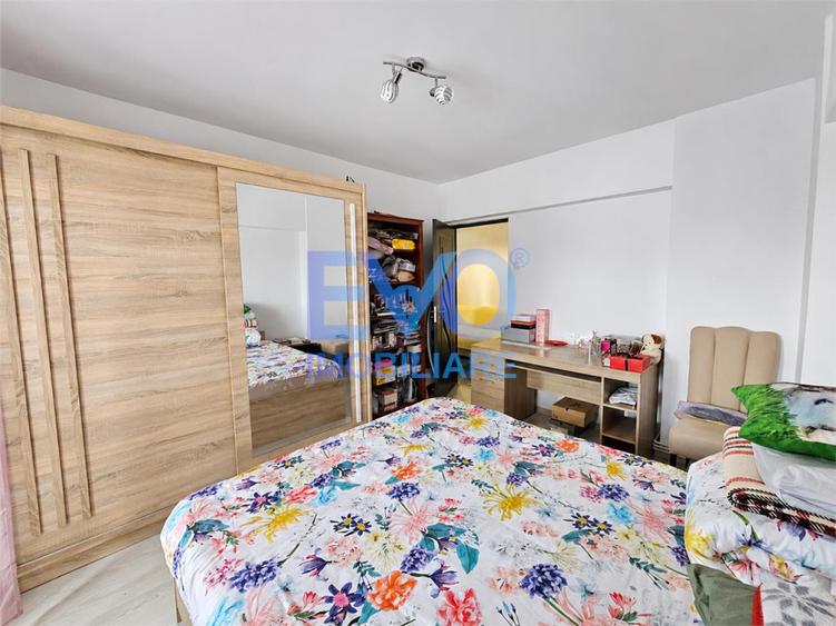 Apartament cu 3 camere decomandat în Independenței