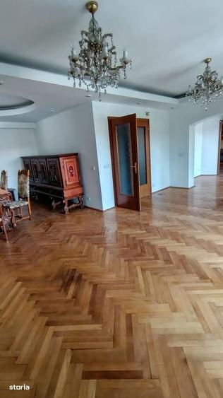 Apartament cu 4 camere în Primăverii