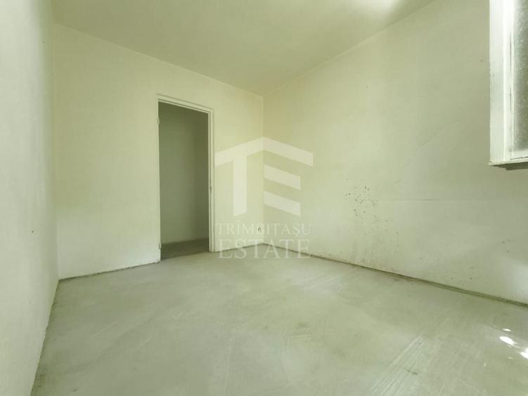 Apartament cu 3 camere semidecomandat în Central