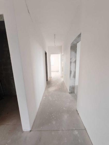 Casă cu 4 camere cu Teren 430 Mp în Biharia
