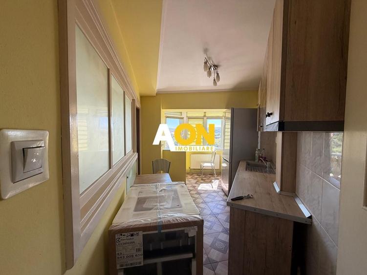 Apartament cu 4 camere decomandat, mobilat în Cetate