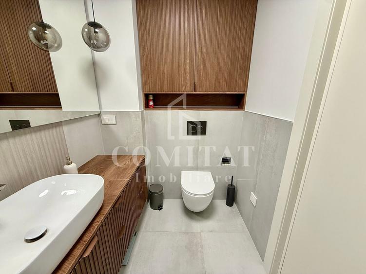 Apartament cu 3 camere semidecomandat, mobilat în Florești