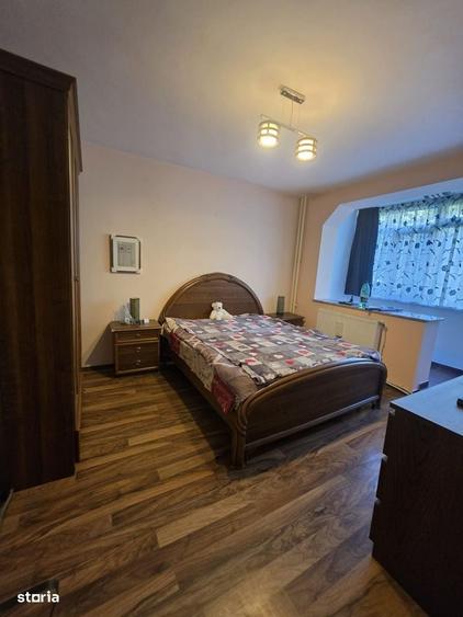 Apartament cu 3 camere decomandat în Cornișa