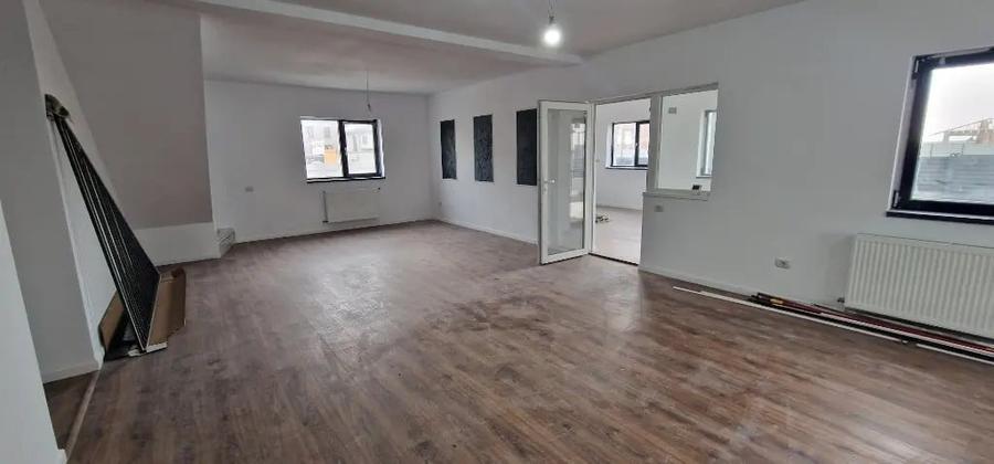 Casă cu 5 camere în Domnești