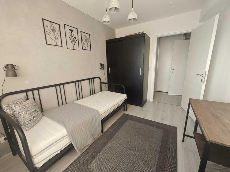 Apartament cu 3 camere semidecomandat în Cățelu