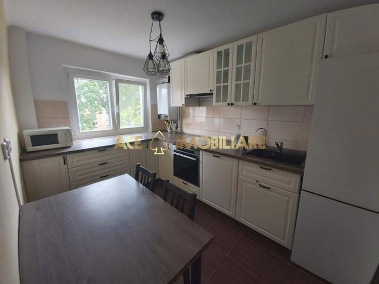 Apartament cu 3 camere decomandat, mobilat în Măgurele