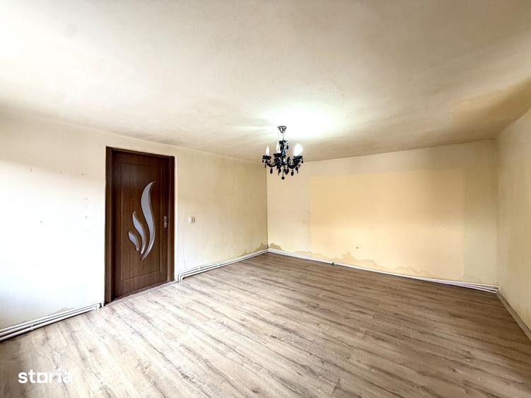 Casă cu 5 camere cu Teren 479 Mp în Ghirodei