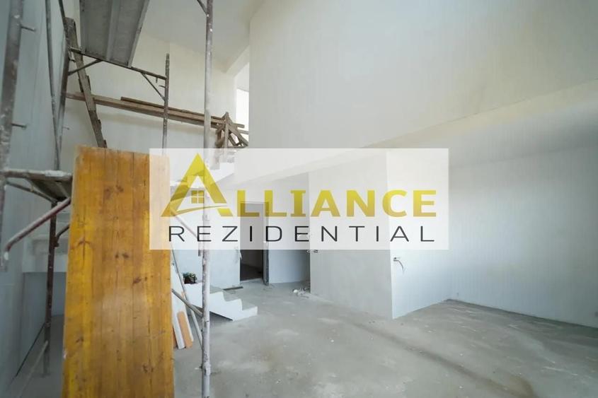 Penthouse cu 3 camere decomandat în Central
