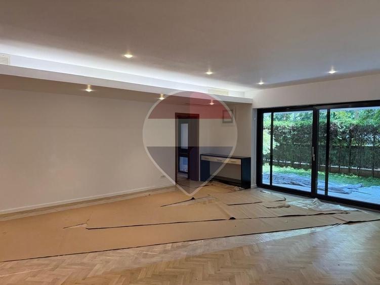 Apartament cu 3 camere semidecomandat în Primăverii
