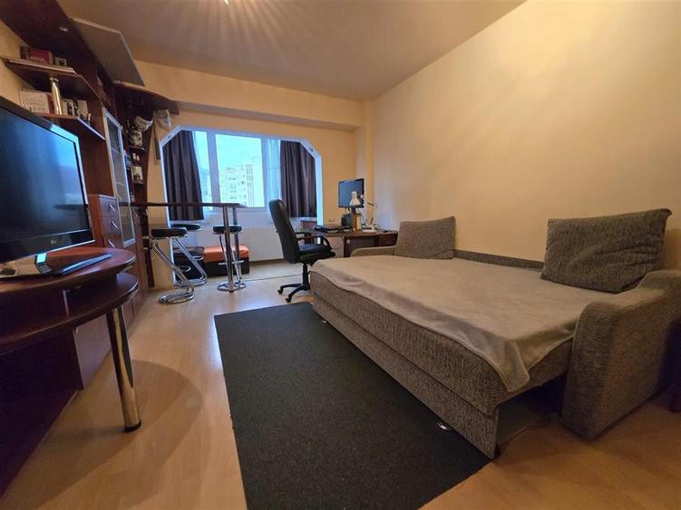 Apartament cu 4 camere decomandat, mobilat în Răcădău