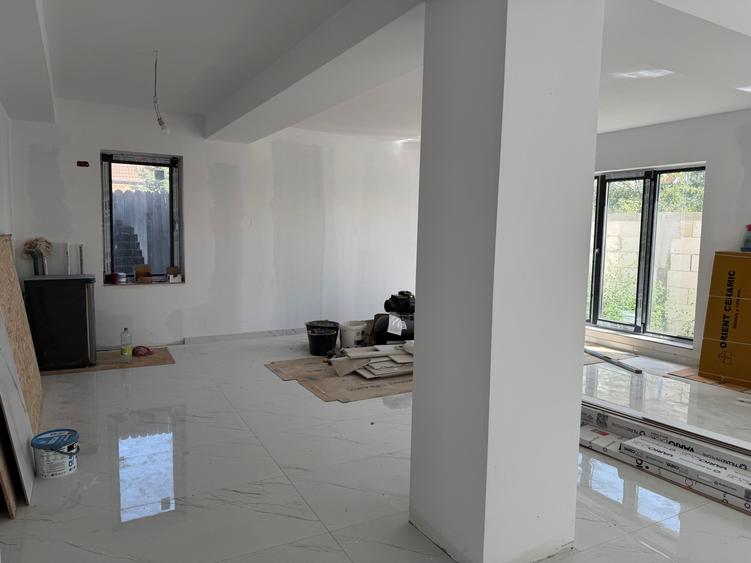 Casă individuală cu 4 camere cu Canalizare în Pipera