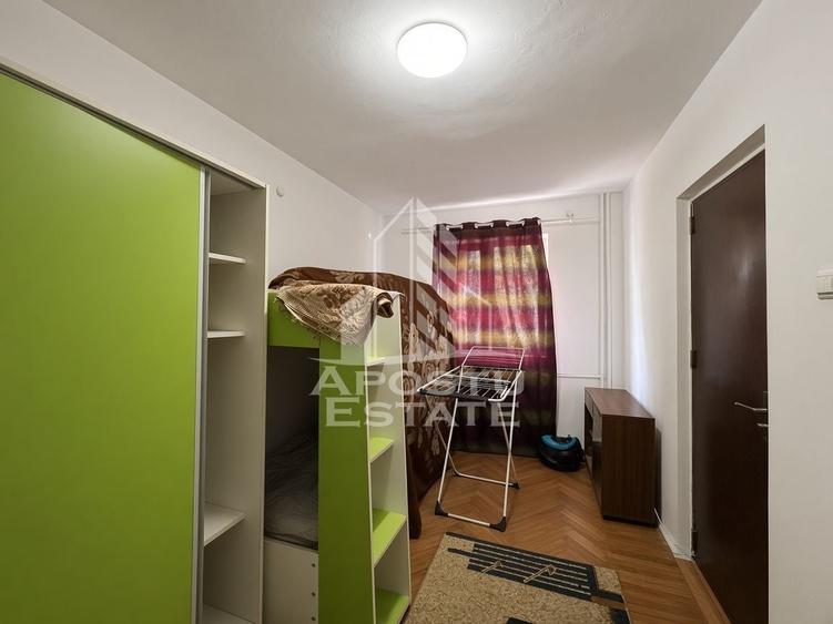 Apartament cu 2 camere nedecomandat, mobilat în Dacia