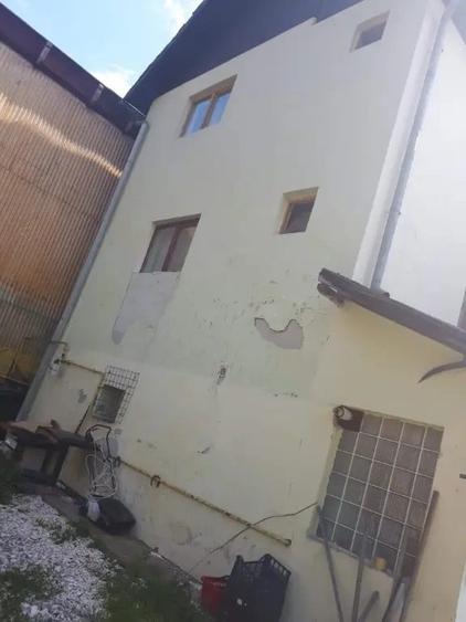 Casă cu 5 camere în Central