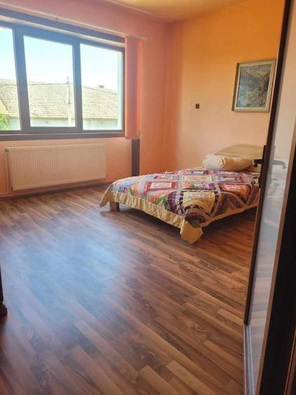 Casă individuală cu 6 camere cu Canalizare în Nădlac