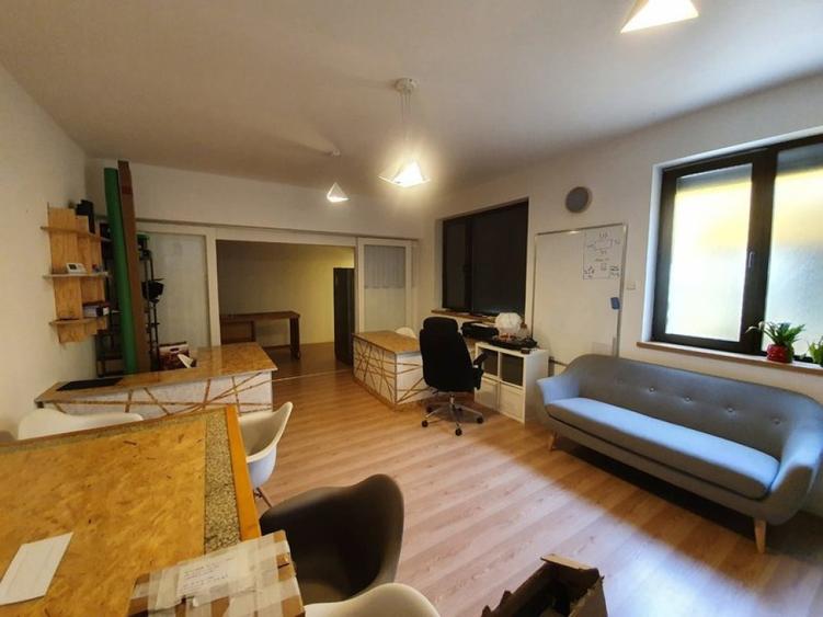Casă cu 5 camere cu Teren 150 Mp în Tineretului