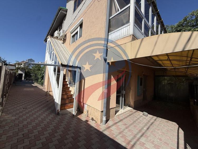Casă cu 5 camere cu Teren 372 Mp în Central