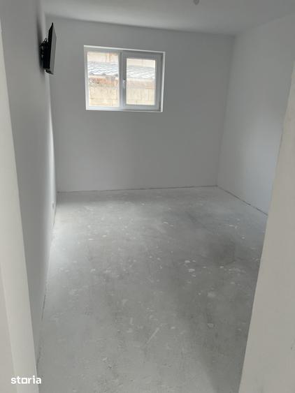 Casă cu 8 camere cu Teren 2100 Mp în Central