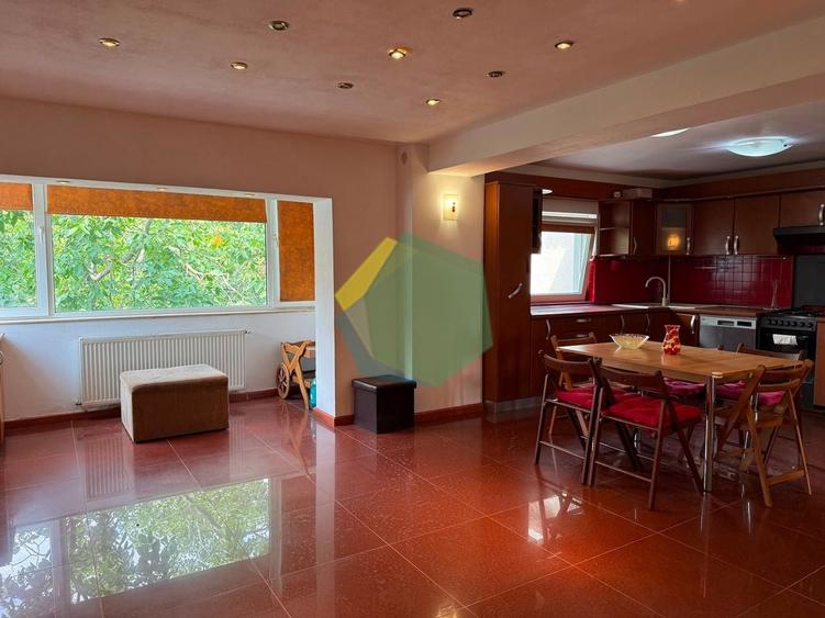 Apartament cu 4 camere în Central