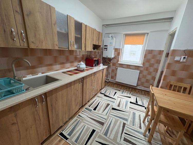 Apartament cu 2 camere decomandat, mobilat în Dacia