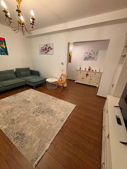 Apartament cu 3 camere decomandat în Central