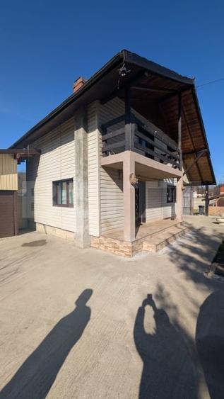 Casă individuală cu 3 camere cu Teren 600 Mp în Moreni