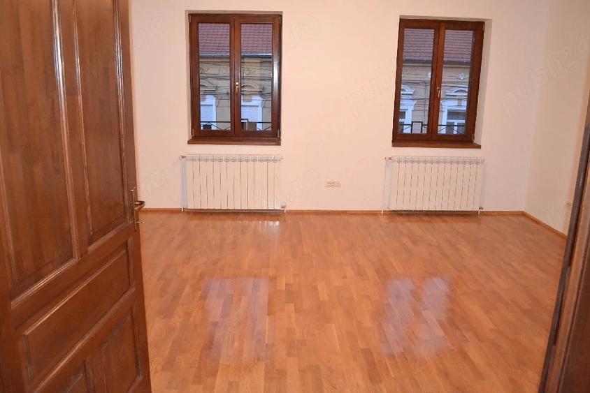 Spațiu comercial, de 67 mp, în Central