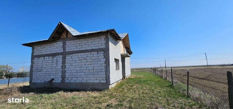Casă cu 4 camere în Milcovul