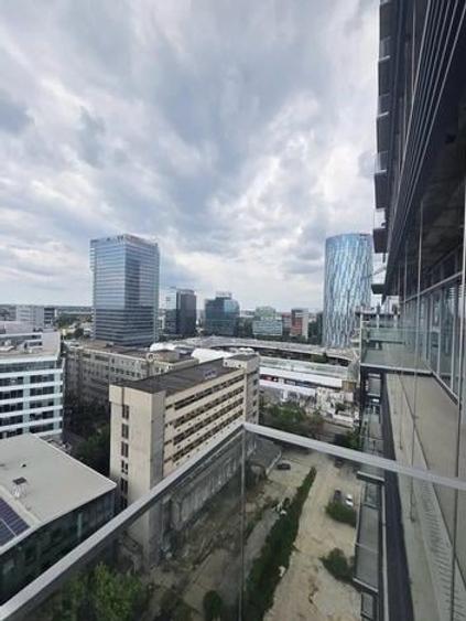 Apartament cu 3 camere semidecomandat în Floreasca