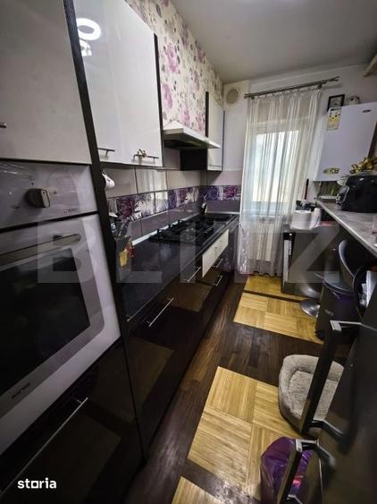 Apartament cu 3 camere semidecomandat, mobilat în Dacia
