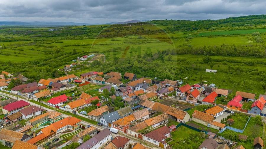 Casă individuală cu 4 camere cu Teren 1068 Mp în Perșani