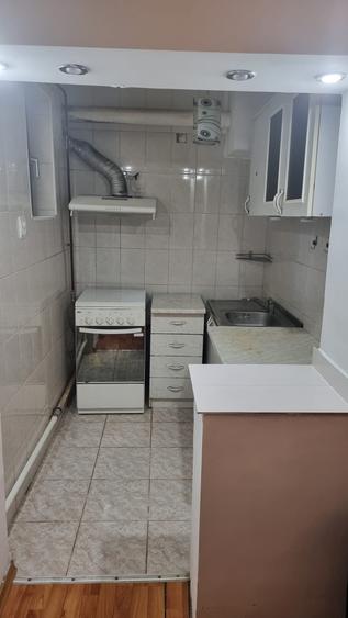 Apartament cu 2 camere semidecomandat în Petrișor