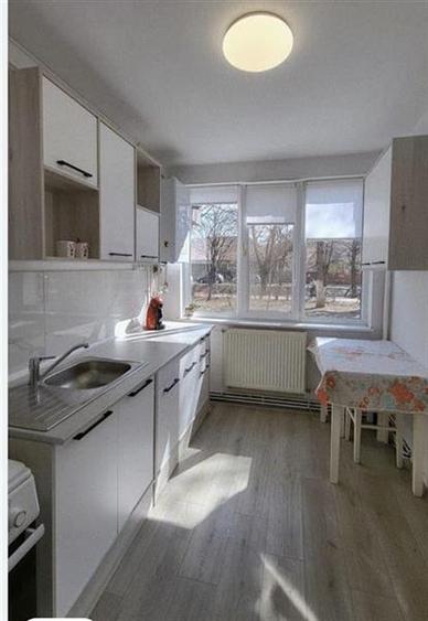 Apartament cu 3 camere semidecomandat în Tudorul Vechi