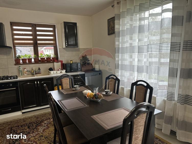 Casă cu 4 camere cu Teren 5000 Mp în Girov