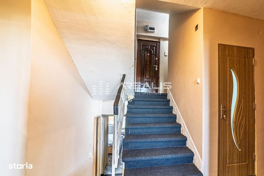 Apartament cu 3 camere în Polivalentă