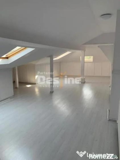 Casă cu 9 camere cu Teren 212 Mp în Dacia