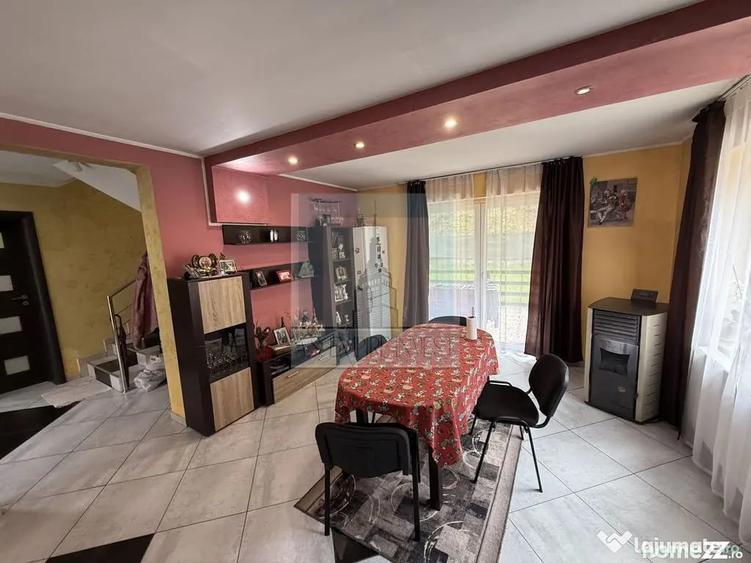 Casă cu 7 camere cu Teren 730 Mp în Timișu de Jos