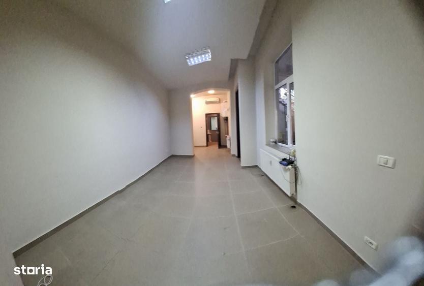 Spațiu comercial, de 64 mp, în Central
