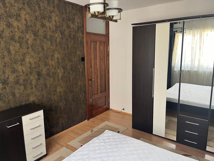 Apartament cu 3 camere decomandat în Scriitorilor