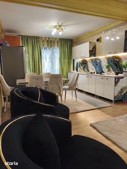 Casă cu 6 camere cu Teren 250 Mp în Tomis II
