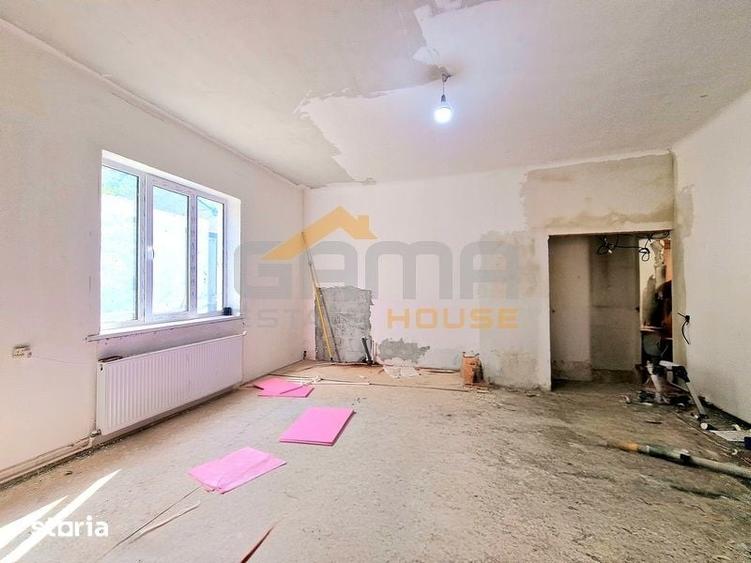Casă cu 5 camere cu Teren 100 Mp în Drăgășani