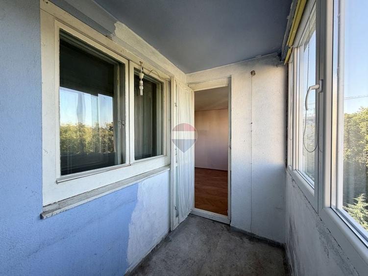 Apartament cu 4 camere semidecomandat în Titan