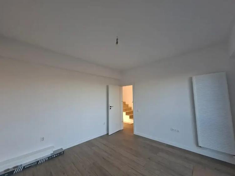 Duplex cu 4 camere cu Canalizare în Chitila