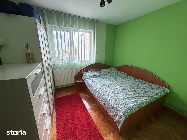 Apartament cu 4 camere în Aurel Vlaicu