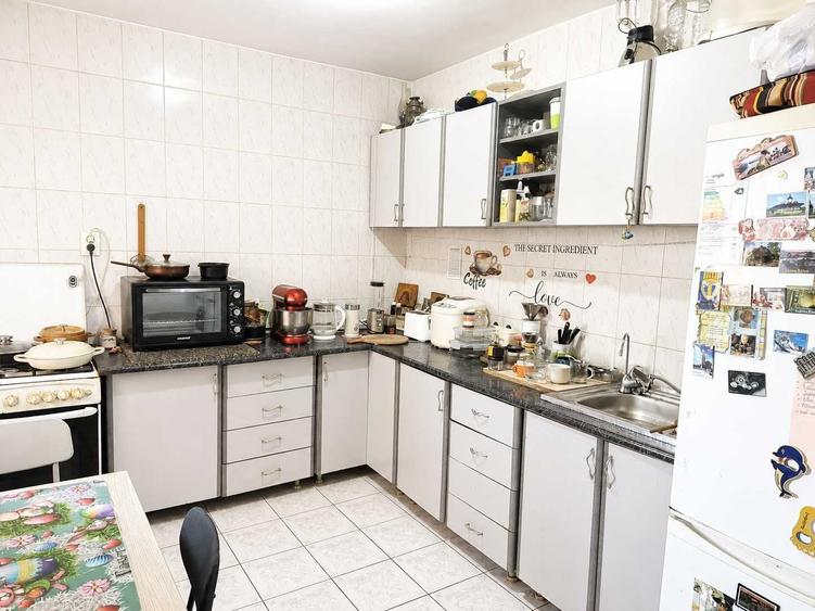 Apartament cu 4 camere decomandat în Chișinau