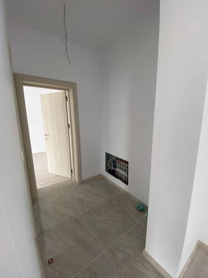 Apartament cu 2 camere semidecomandat în Girocului