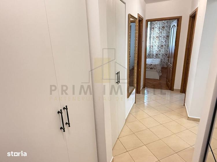 Apartament cu 2 camere decomandat în Hala Centrală