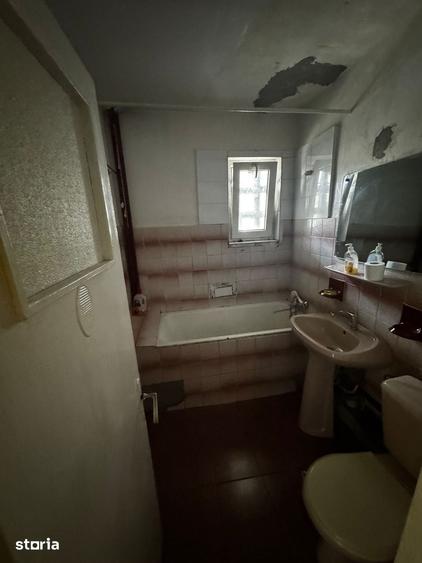 Apartament cu 3 camere în Podu Roș
