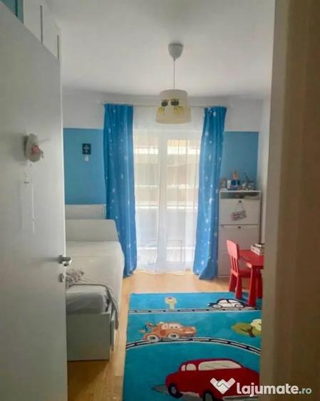 Apartament cu 3 camere semidecomandat în Străulești
